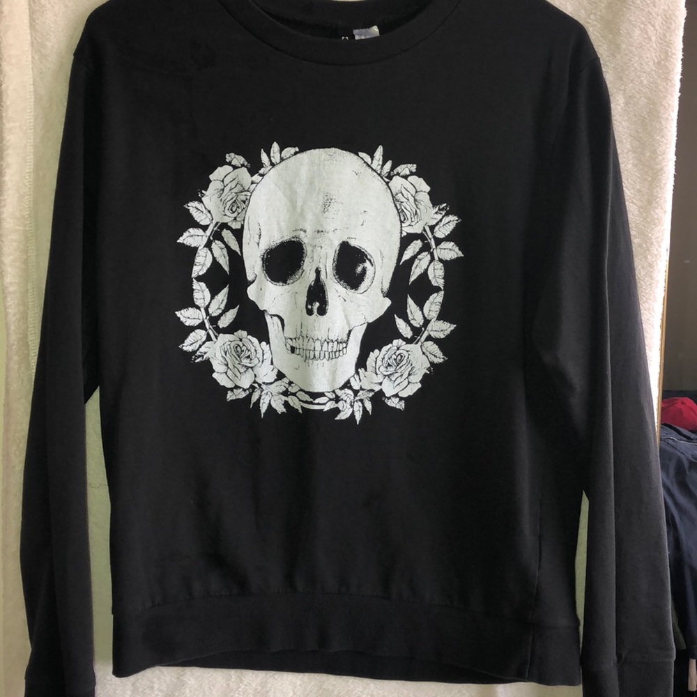 Long sleeve skull shirt 💀 🖤